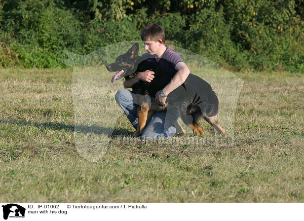 Mann mit seinem Hund / man with his dog / IP-01062