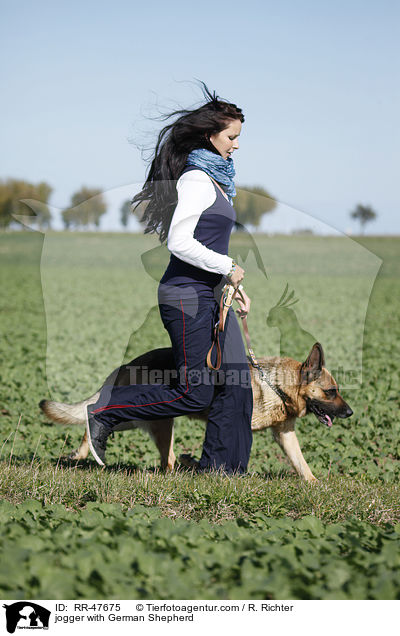 Joggerin mit Deutschem Schferhund / jogger with German Shepherd / RR-47675