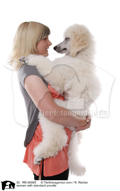 Frau mit Gropudel / woman with standard poodle / RR-36985