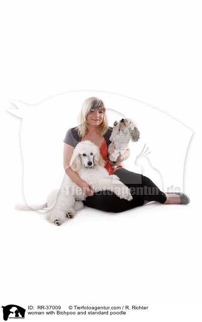 Frau mit Bichpoo und Gropudel / woman with Bichpoo and standard poodle / RR-37009