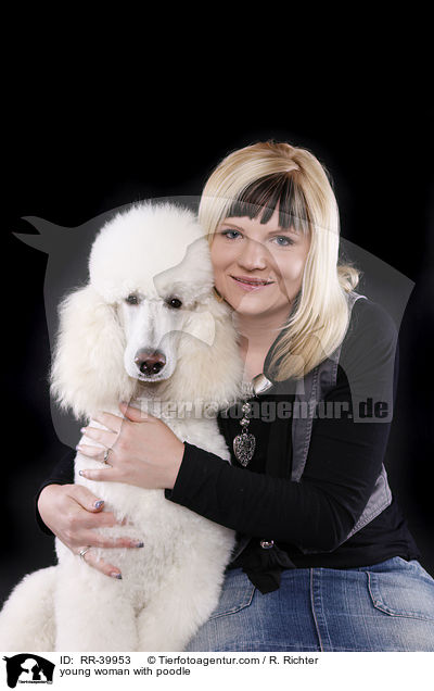 junge Frau mit Gropudel / young woman with poodle / RR-39953