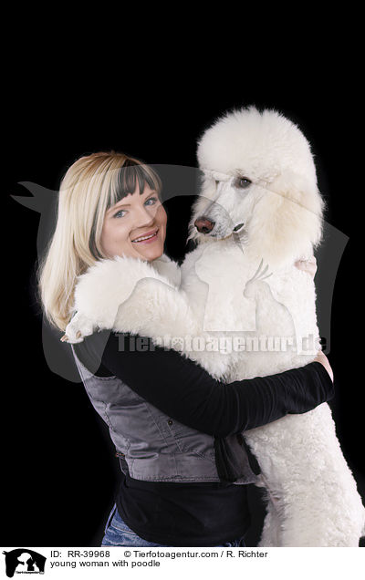 junge Frau mit Gropudel / young woman with poodle / RR-39968