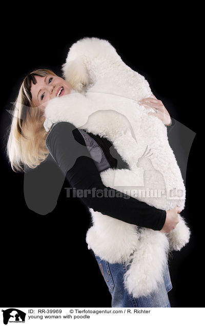 junge Frau mit Gropudel / young woman with poodle / RR-39969