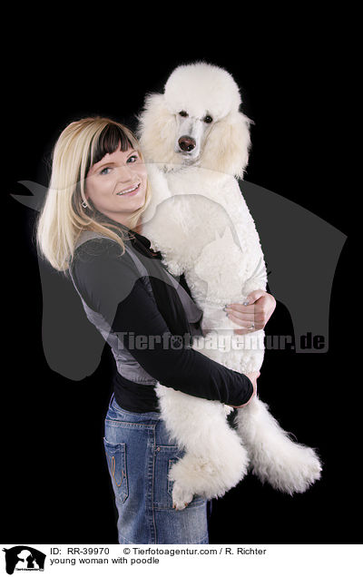 junge Frau mit Gropudel / young woman with poodle / RR-39970