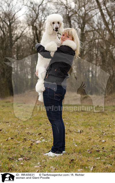 Frau und Gropudel / woman and Giant Poodle / RR-65631