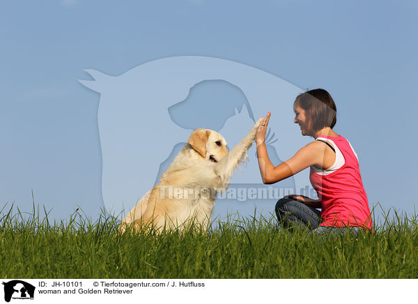 Frau und Golden Retriever / woman and Golden Retriever / JH-10101