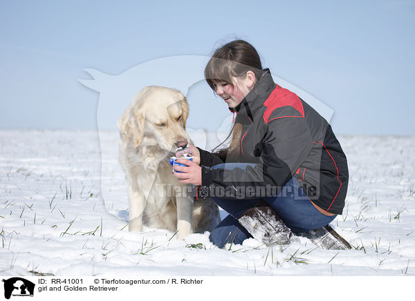 Mdchen und Golden Retriever / girl and Golden Retriever / RR-41001