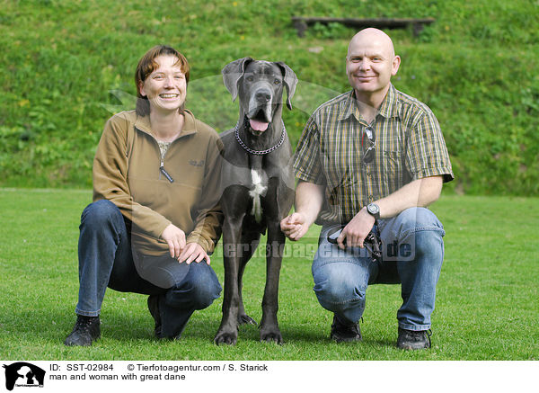 Mann und Frau mit Deutscher Dogge / man and woman with great dane / SST-02984