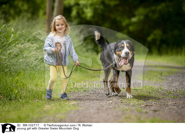 junges Mdchen mit Groem Schweizer Sennenhund / young girl with Greater Swiss Mountain Dog / RR-102717