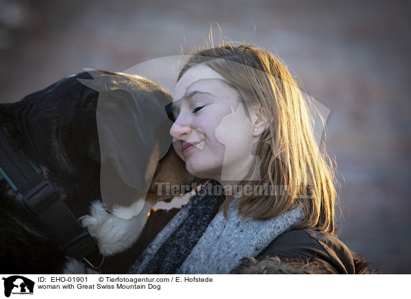 Frau mit Groem Schweizer Sennenhund / woman with Great Swiss Mountain Dog / EHO-01901