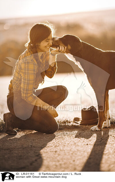 Frau mit Groem Schweizer Sennenhund / woman with Great swiss mountain dog / LR-01161