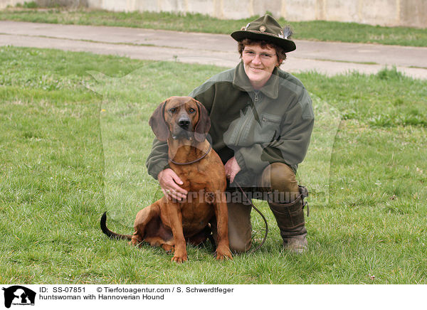 huntswoman with Hannoverian Hound / SS-07851