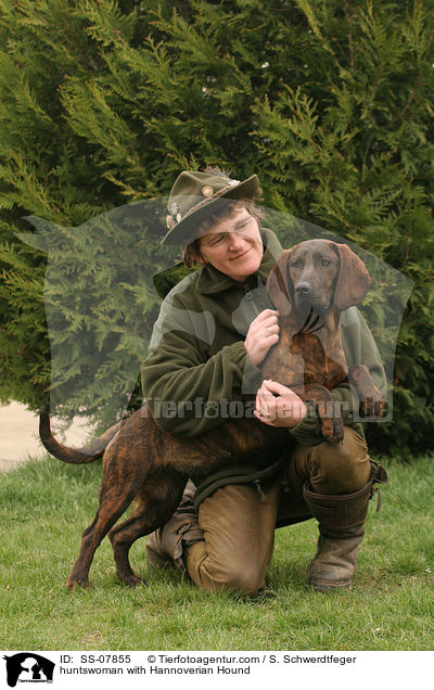 Jgerin mit Hannoverschem Schweihund / huntswoman with Hannoverian Hound / SS-07855