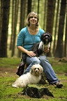 woman with havanese