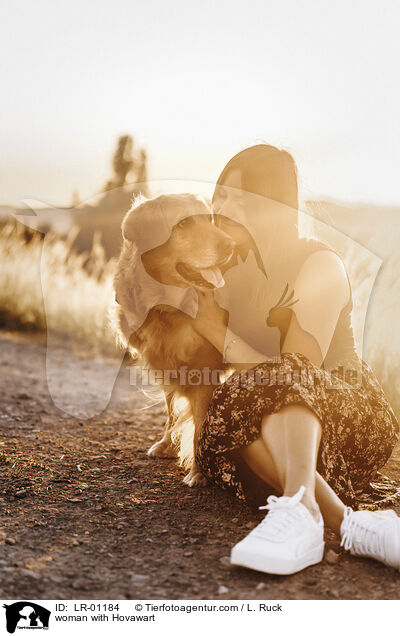 Frau mit Hovawart / woman with Hovawart / LR-01184