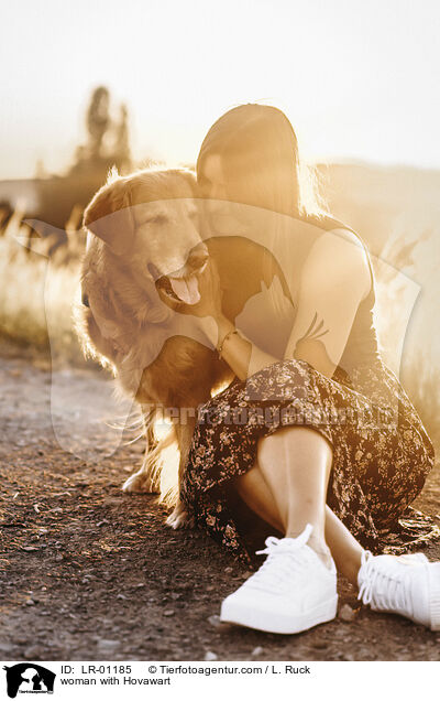 Frau mit Hovawart / woman with Hovawart / LR-01185
