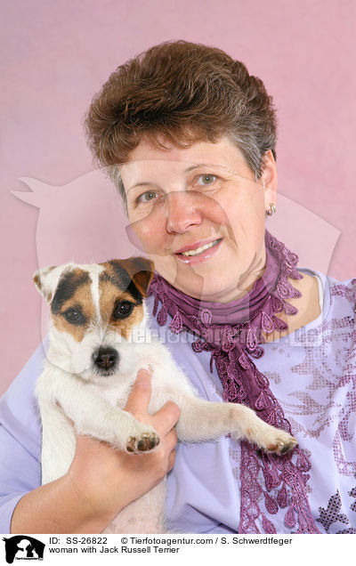 Frau mit Parson Russell Terrier / woman with Parson Russell Terrier / SS-26822