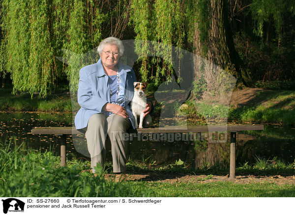 Seniorin und Parson Russell Terrier / pensioner and Parson Russell Terrier / SS-27660