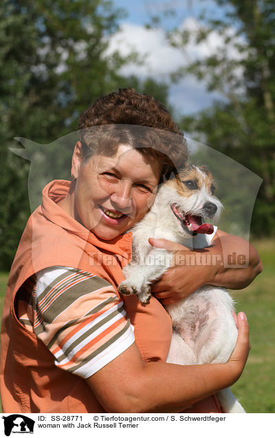 Frau mit Parson Russell Terrier / woman with Parson Russell Terrier / SS-28771