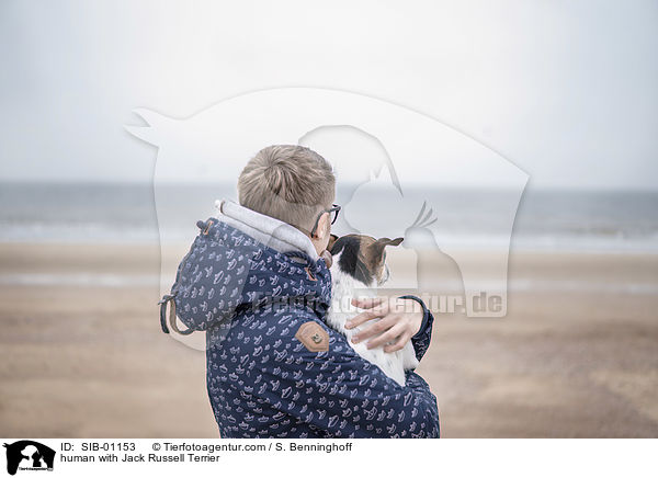 Mensch mit Jack Russell Terrier / human with Jack Russell Terrier / SIB-01153