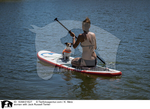 Frau mit Jack Russell Terrier / woman with Jack Russell Terrier / KAM-01627