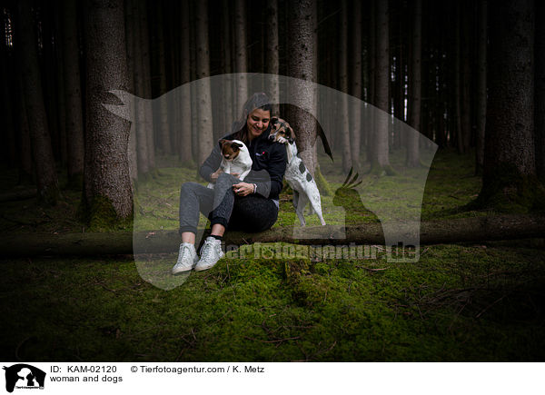 Frau und Hunde / woman and dogs / KAM-02120