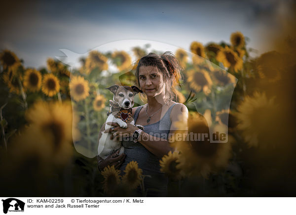 Frau und Jack Russell Terrier / woman and Jack Russell Terrier / KAM-02259