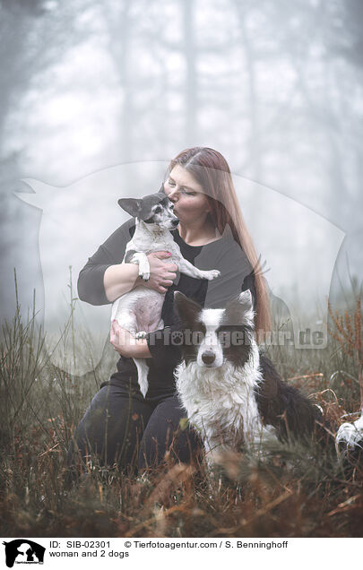 woman and 2 dogs / SIB-02301