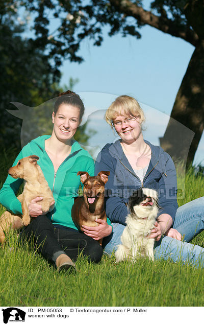 Frauen mit Hunden / women with dogs / PM-05053