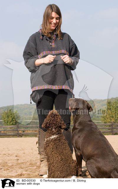 woman with dogs / BD-00530