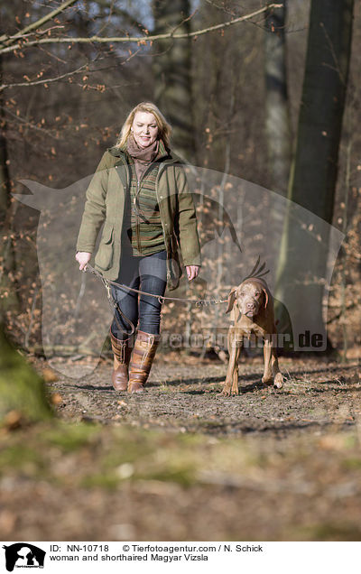 woman and shorthaired Magyar Vizsla / NN-10718