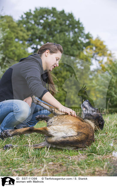 Frau mit Malinois / woman with Malinois / SST-11398