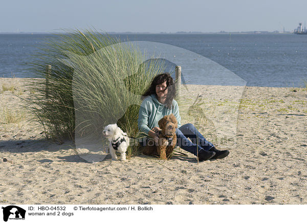 Frau und 2 Hunde / woman and 2 dogs / HBO-04532