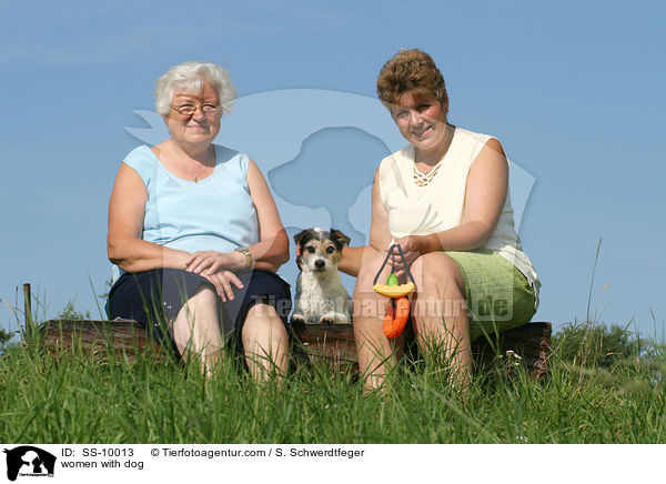 Frauen mit Hund / women with dog / SS-10013