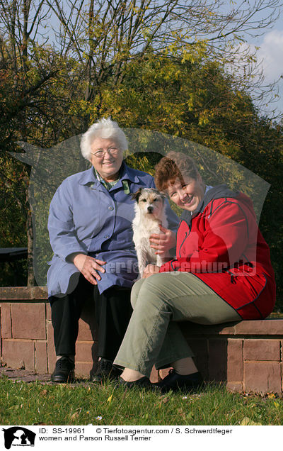 Frauen und Parson Russell Terrier / women and Parson Russell Terrier / SS-19961