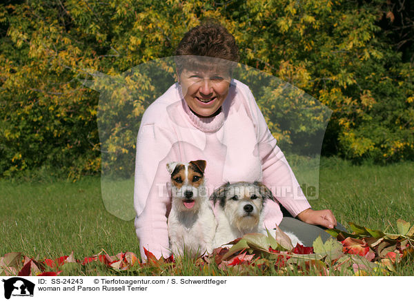 Frau und Parson Russell Terrier / woman and Parson Russell Terrier / SS-24243
