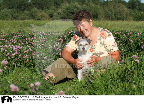 Frau und Parson Russell Terrier / woman and Parson Russell Terrier / SS-37821