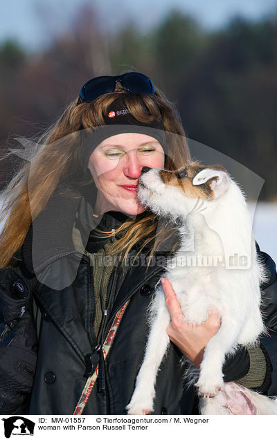 woman with Parson Russell Terrier / MW-01557