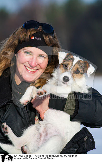 Frau mit Parson Russell Terrier / woman with Parson Russell Terrier / MW-01558