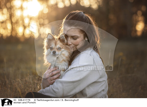 woman and Pomchi / SIB-01776