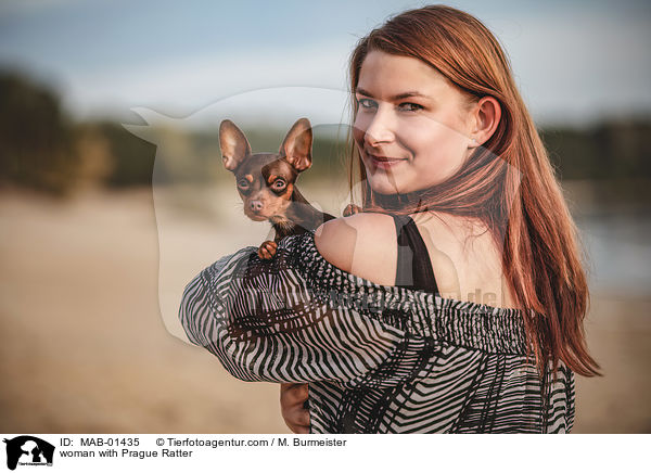woman with Prague Ratter / MAB-01435