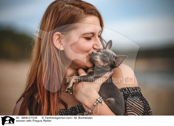 woman with Prague Ratter / MAB-01436