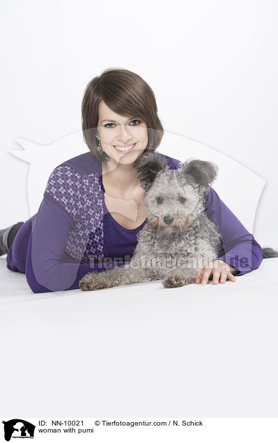 woman with pumi / NN-10021