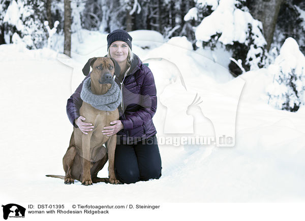 Frau mit Rhodesian Ridgeback / woman with Rhodesian Ridgeback / DST-01395