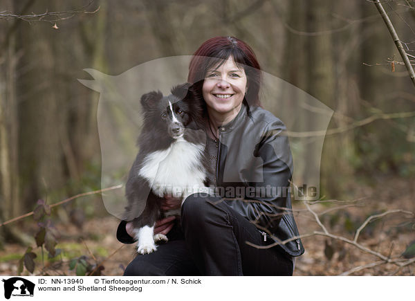 Frau und Sheltie / woman and Shetland Sheepdog / NN-13940