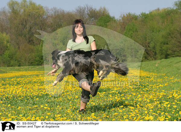 woman and Tiger at dogdance / SS-50427