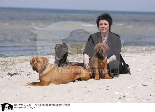 Frau mit Hunden / woman with dogs / VM-01037