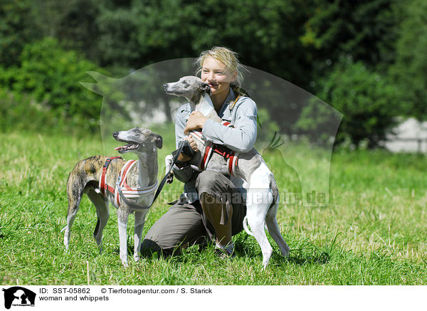 Frau und Whippets / woman and whippets / SST-05862
