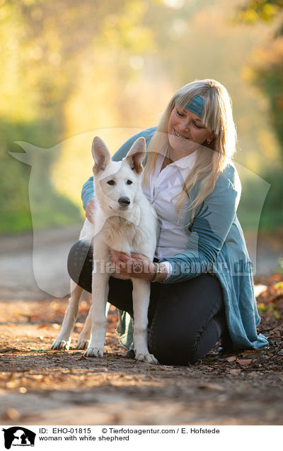 Frau mit Weiem Schferhund / woman with white shepherd / EHO-01815