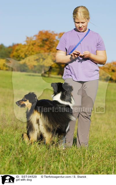 Mdchen mit Hund / girl with dog / SST-04529